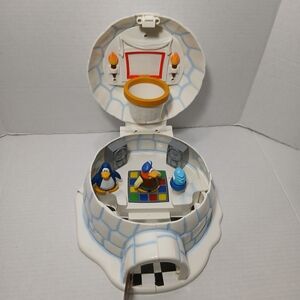 2009 Disney Club Penguin Igloo Playset w/ 2 Figures Lot SOUND WORKS READ